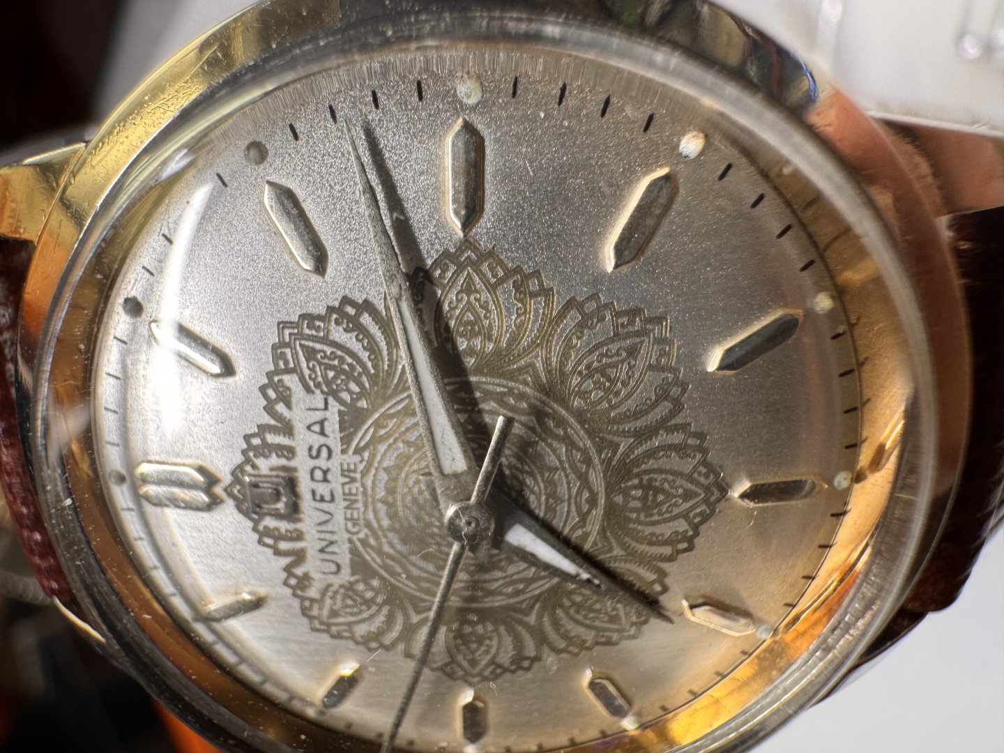 Swiss Craftsmanship: Universal Geneve Watch - Image 3